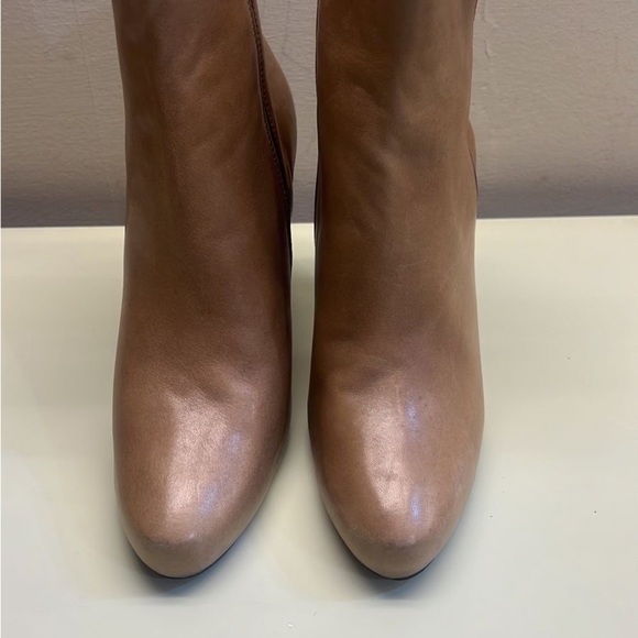 EMMA VIANI MADE IN ITALY LEATHER Tan Heeled Boots with Sleek Silhouette - Picture 7 of 9